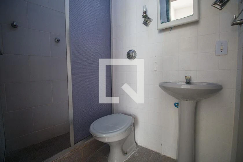 1 quarto e piso de madeira ou laminado: apartamento de 21 m² — photo 11