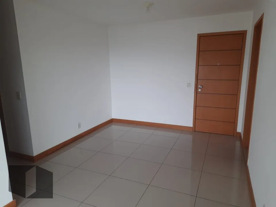 3-bedroom apartment with balcony and city views — photo 7