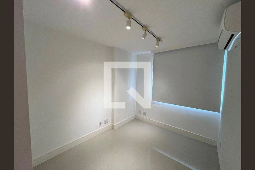 Furnished apartment, 148 m², with a glass-enclosed balcony — photo 5