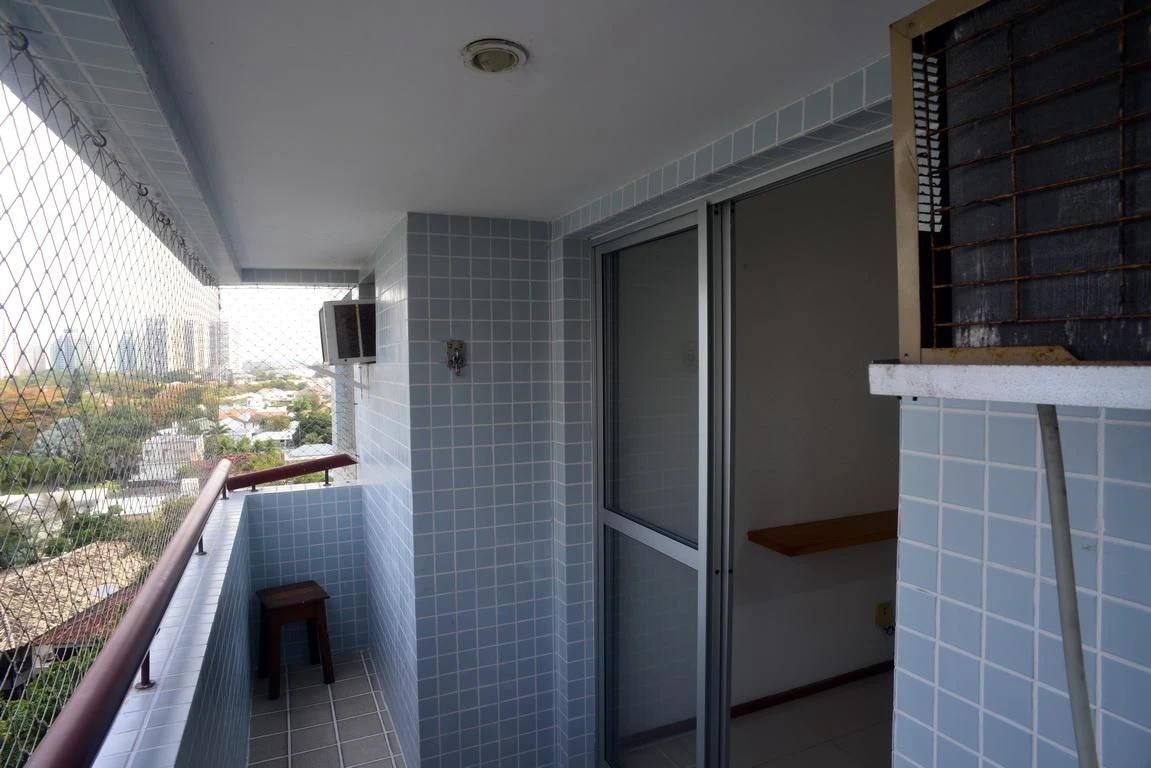 Furnished 2-bedroom apartment with a balcony — photo 25