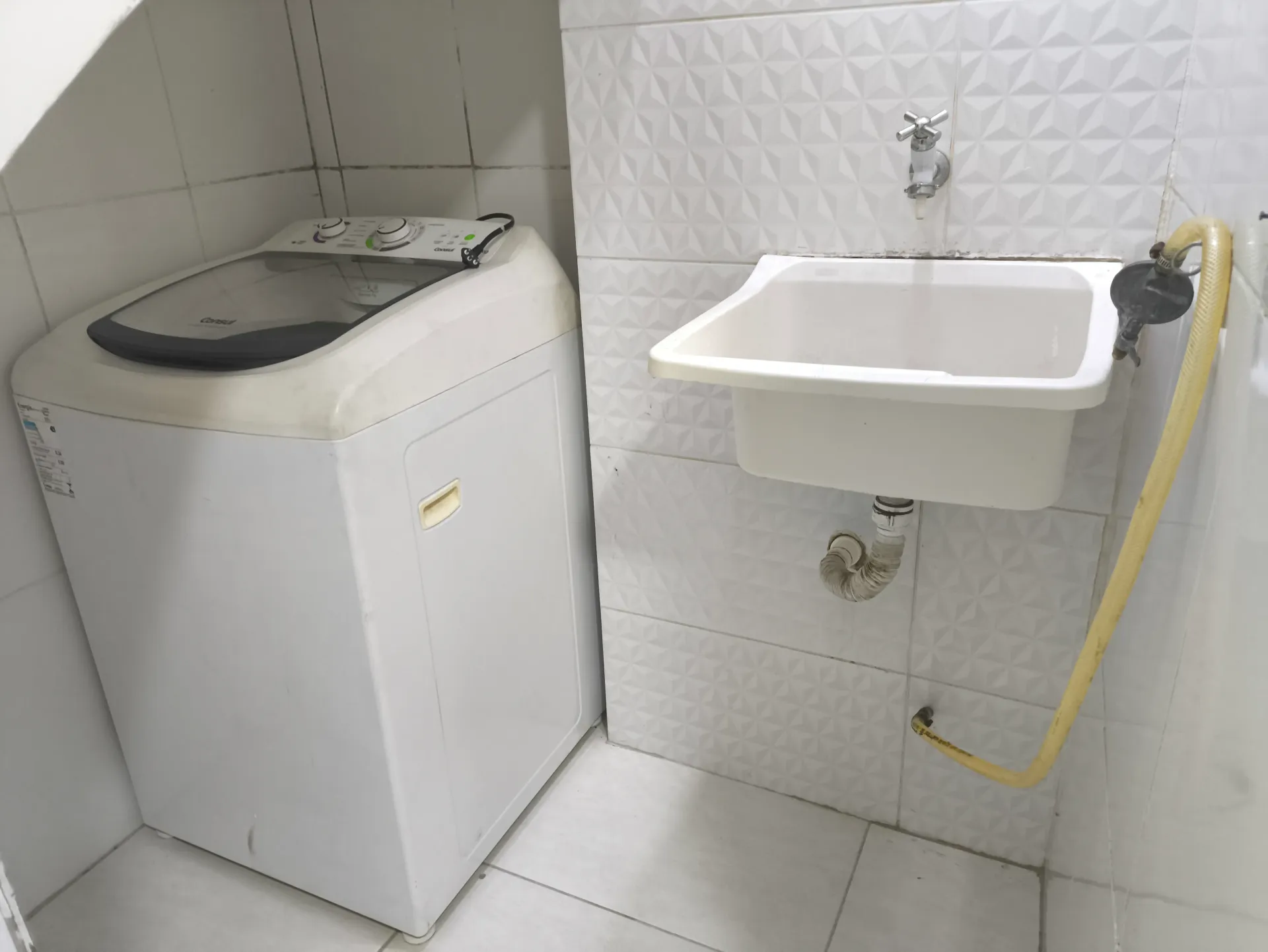 One-bedroom apartment with a washing machine — photo 25