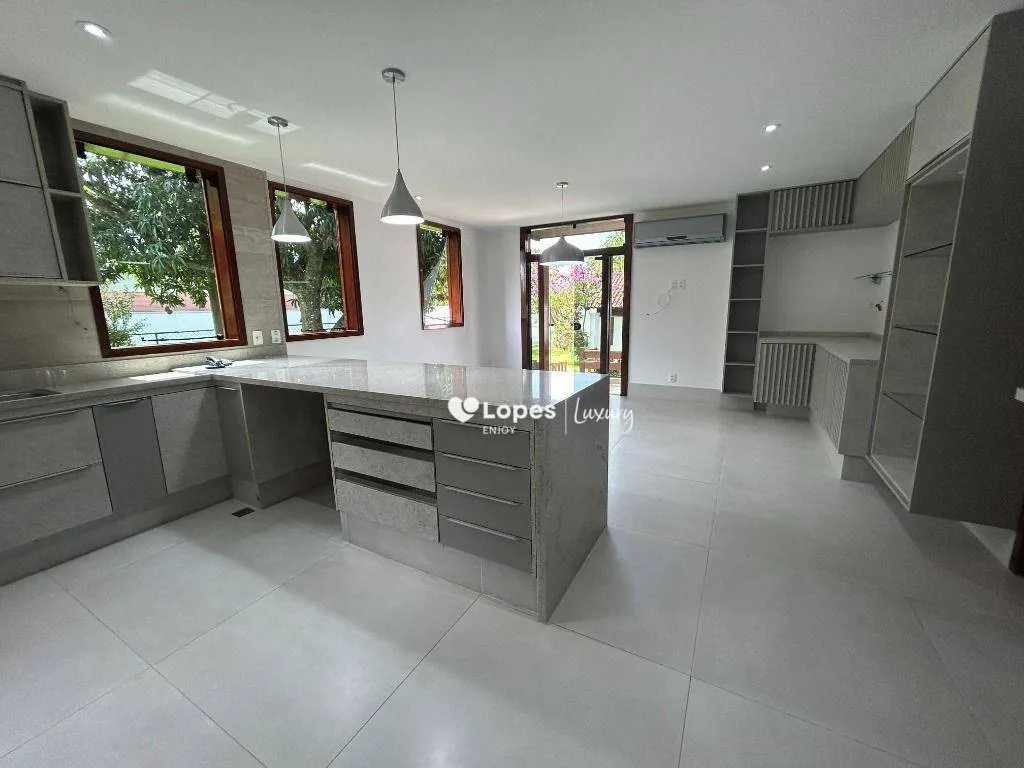 House with 5 en-suite bedrooms and an open gas kitchen — photo 6
