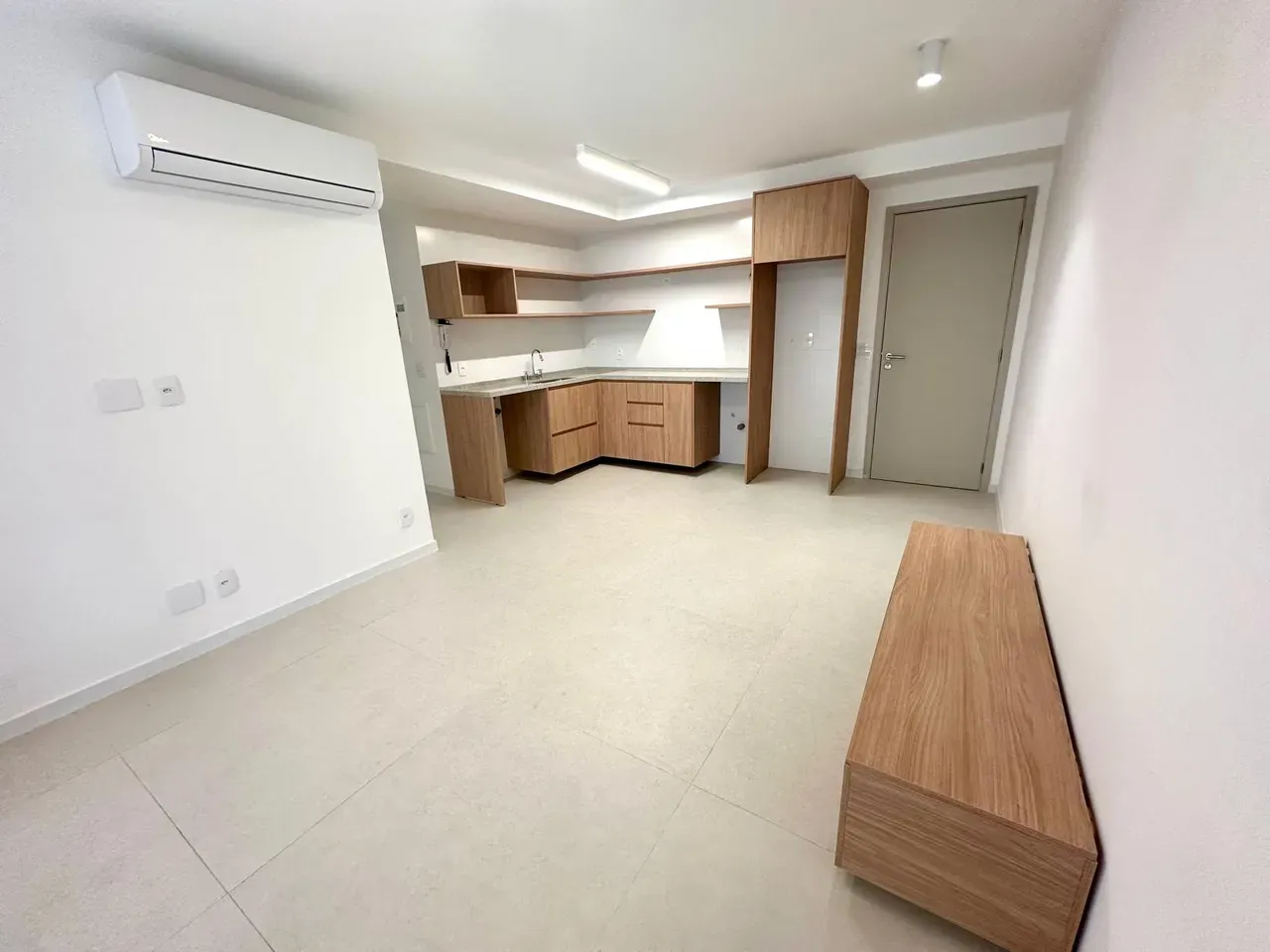2-bedroom apartment with a grill on the balcony — photo 9