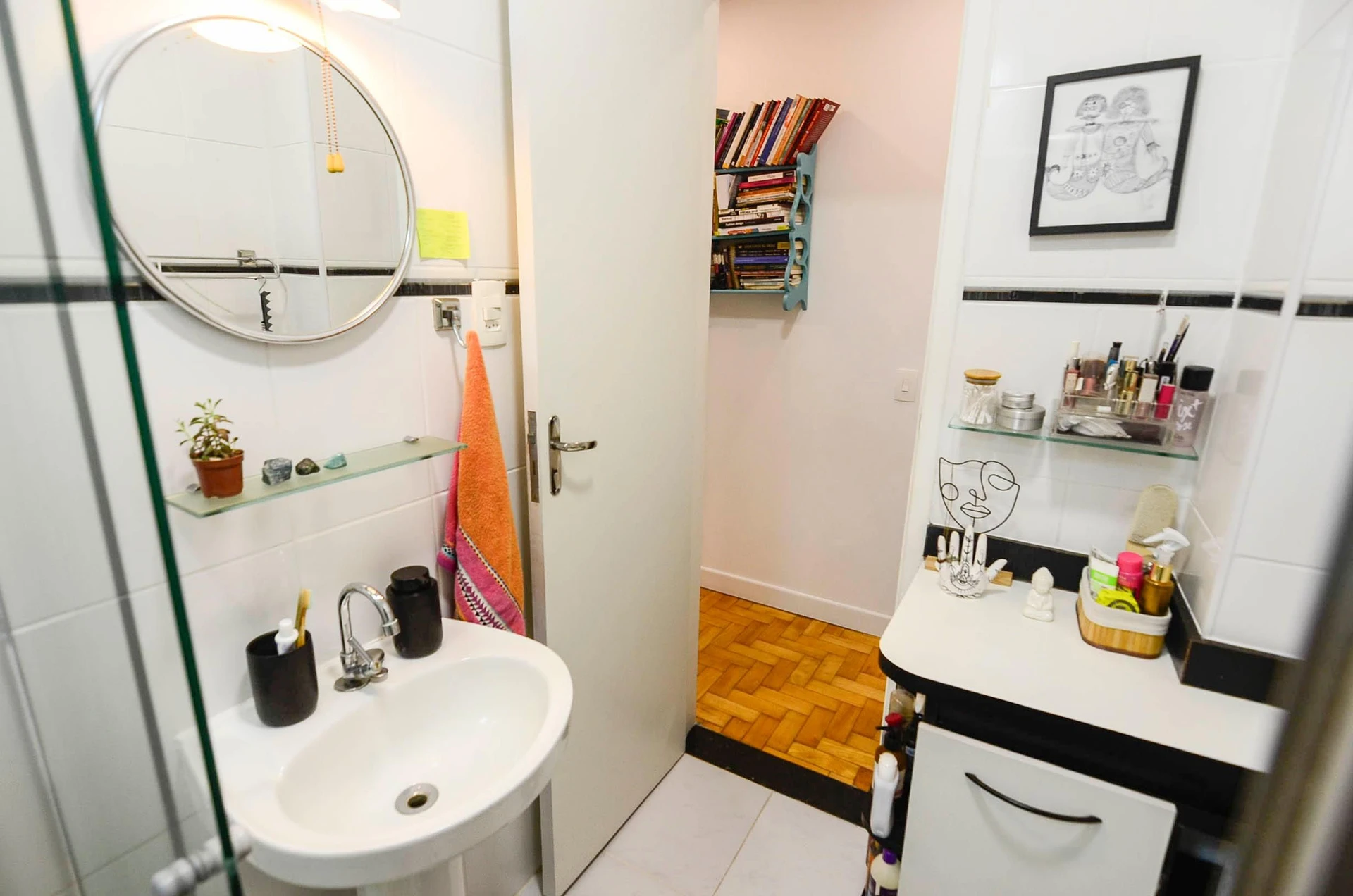 Furnished 2-bedroom apartment with 2 bathrooms — photo 33