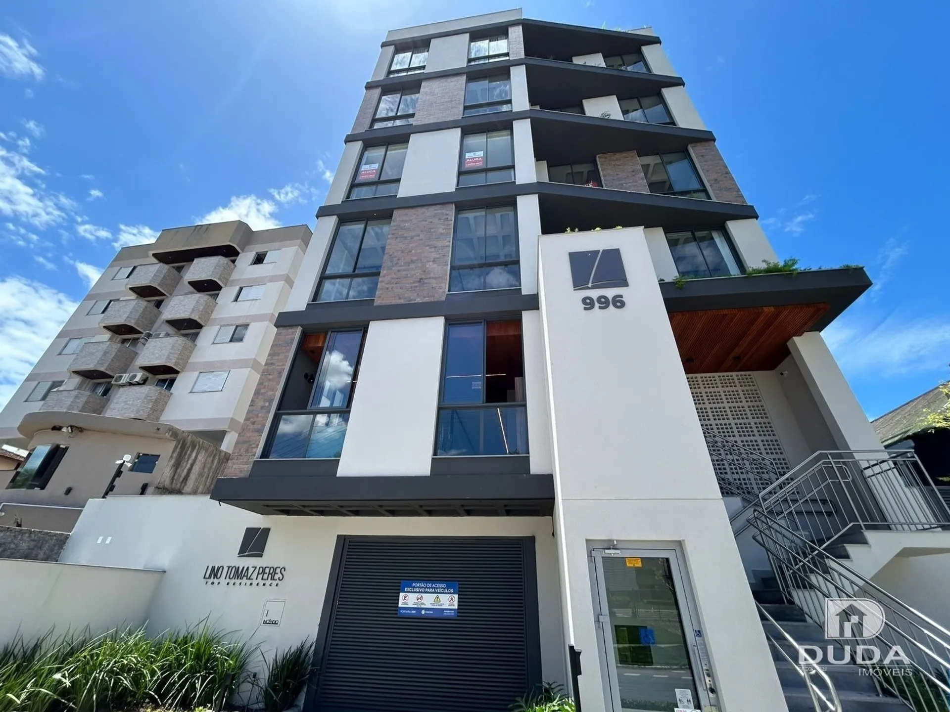 Furnished 1-bedroom apartment with balcony grill — photo 23