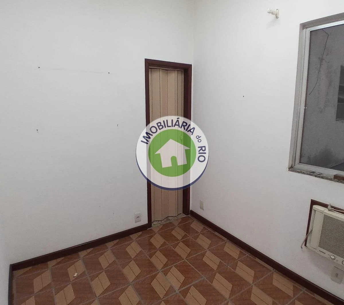 3-bedroom, 2-bath apartment with no parking space — photo 27