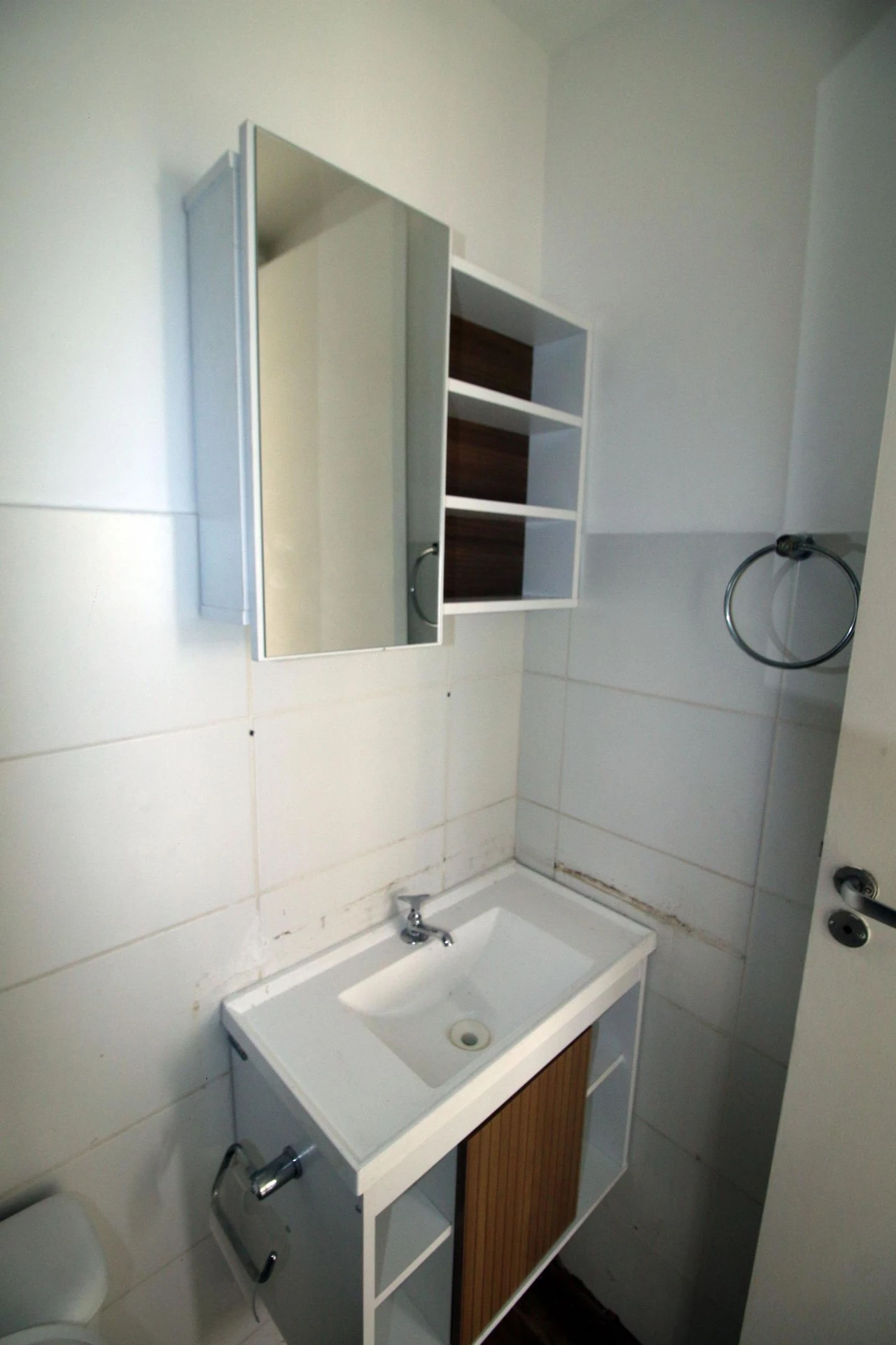 2-bedroom apartment with 1 bathroom and condo pool — photo 2