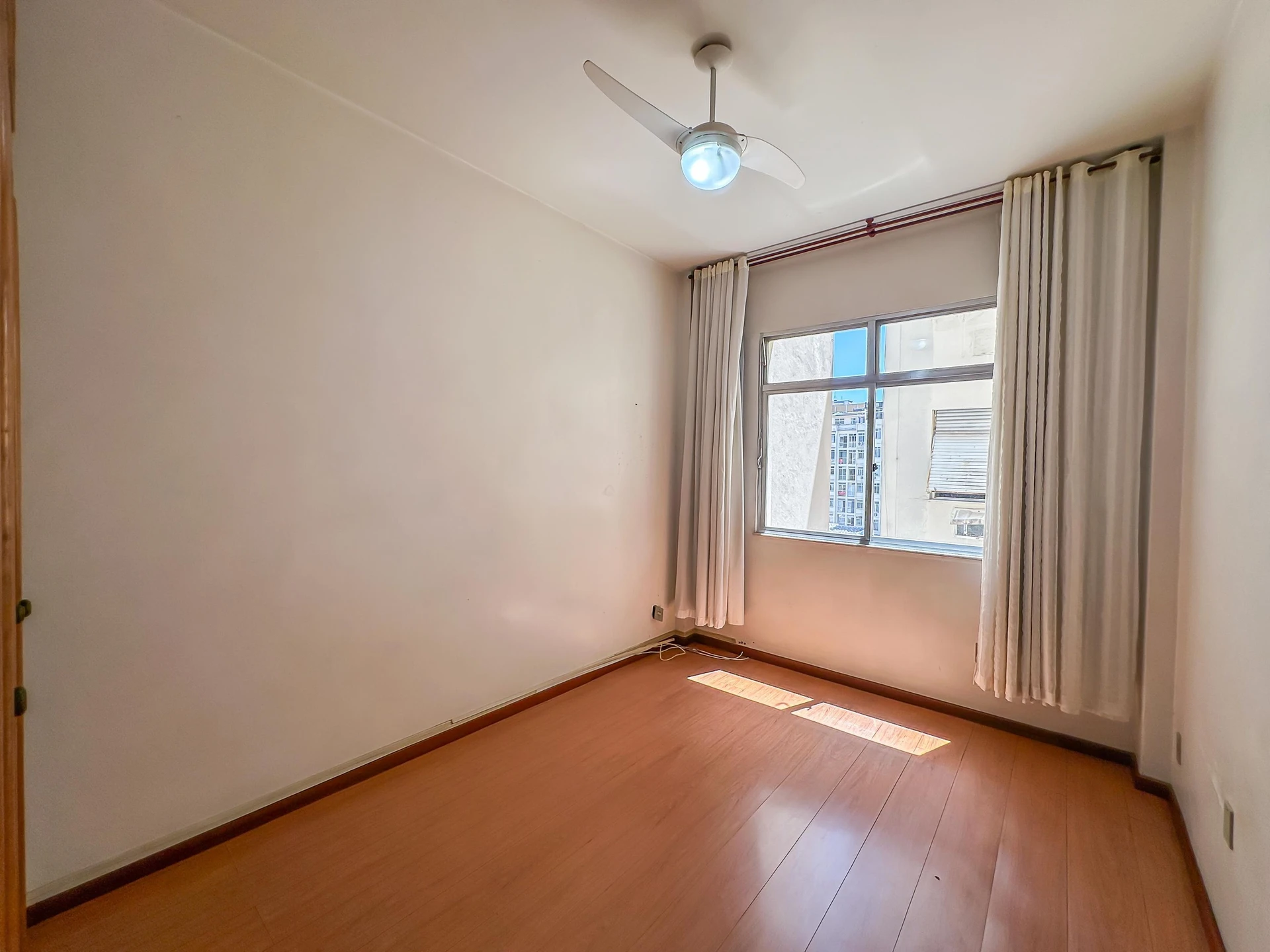 140 m² apartment with a jacuzzi and a bathtub — photo 15