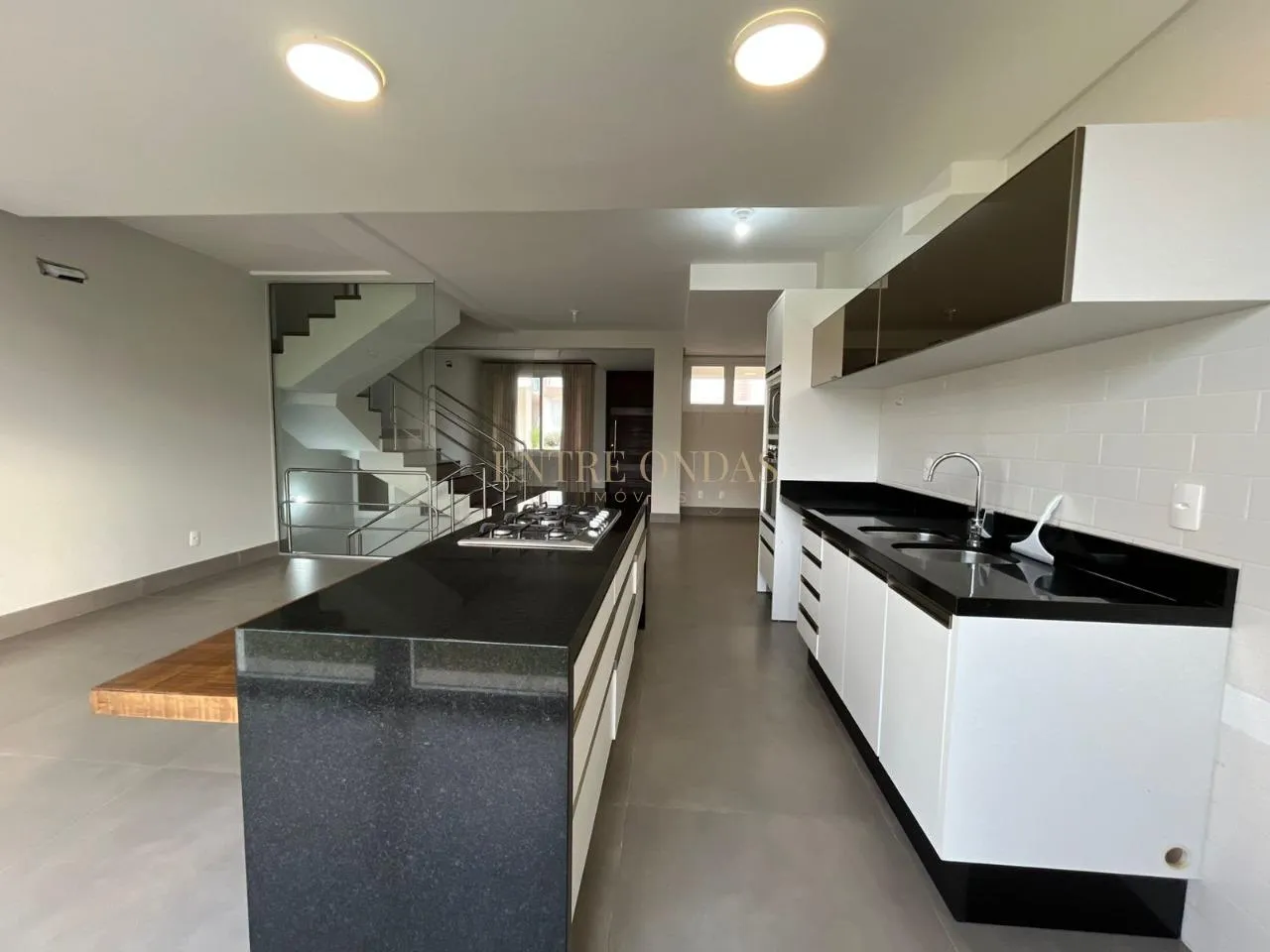 Water view in a 4-bedroom house, 263 m² — photo 28