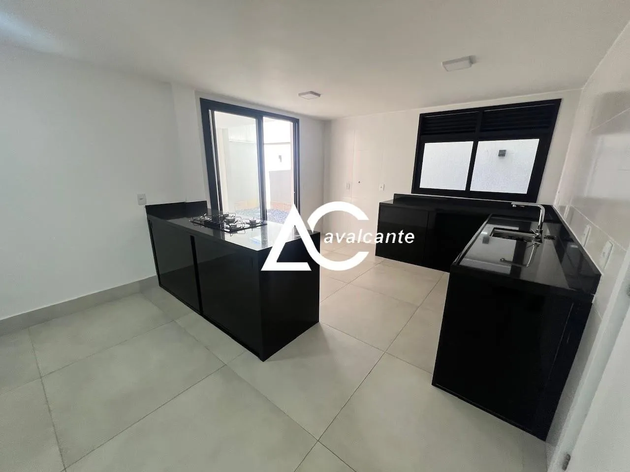 Unfurnished house with 5 bedrooms and 5 bathrooms — photo 12