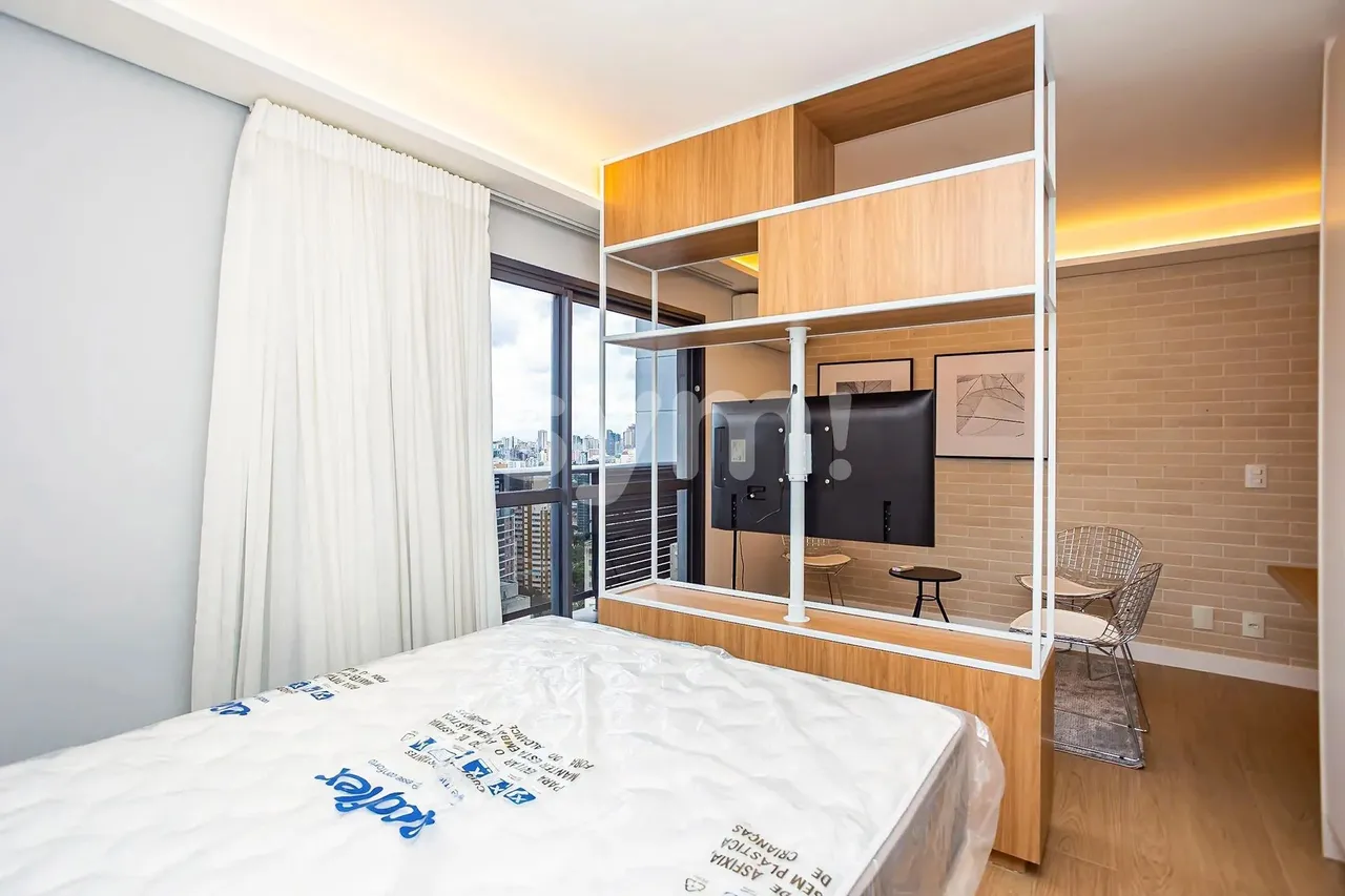 Apartamento de 1 dormitorio con cocina abierta y balcón — photo 17