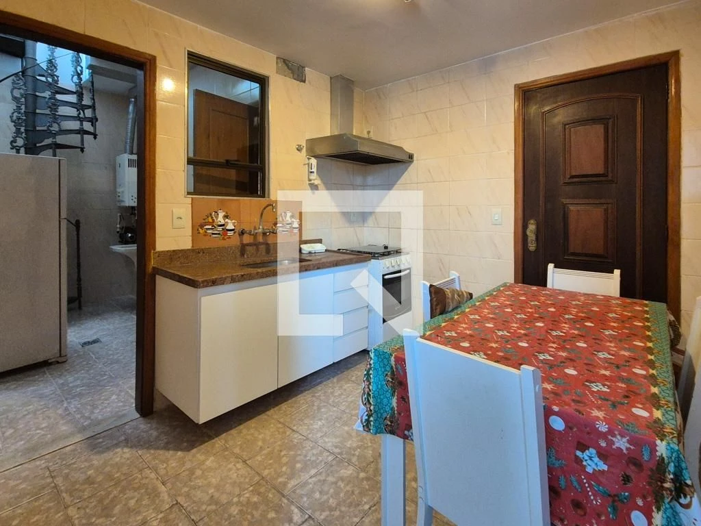 Furnished apartment with 3 en-suite bedrooms and 3 baths — photo 2