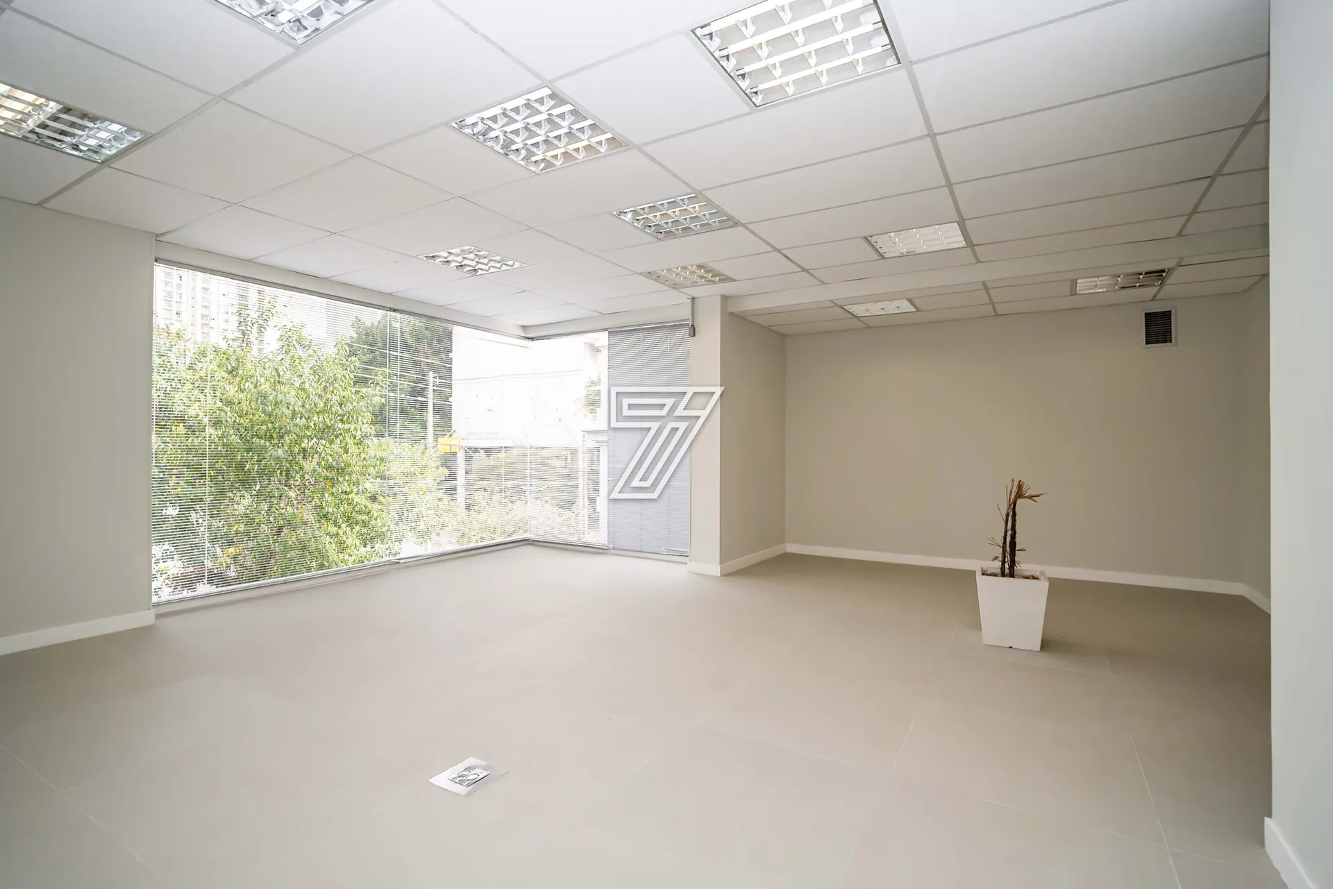 Unfurnished house with 5 bedrooms and 5 bathrooms — photo 28