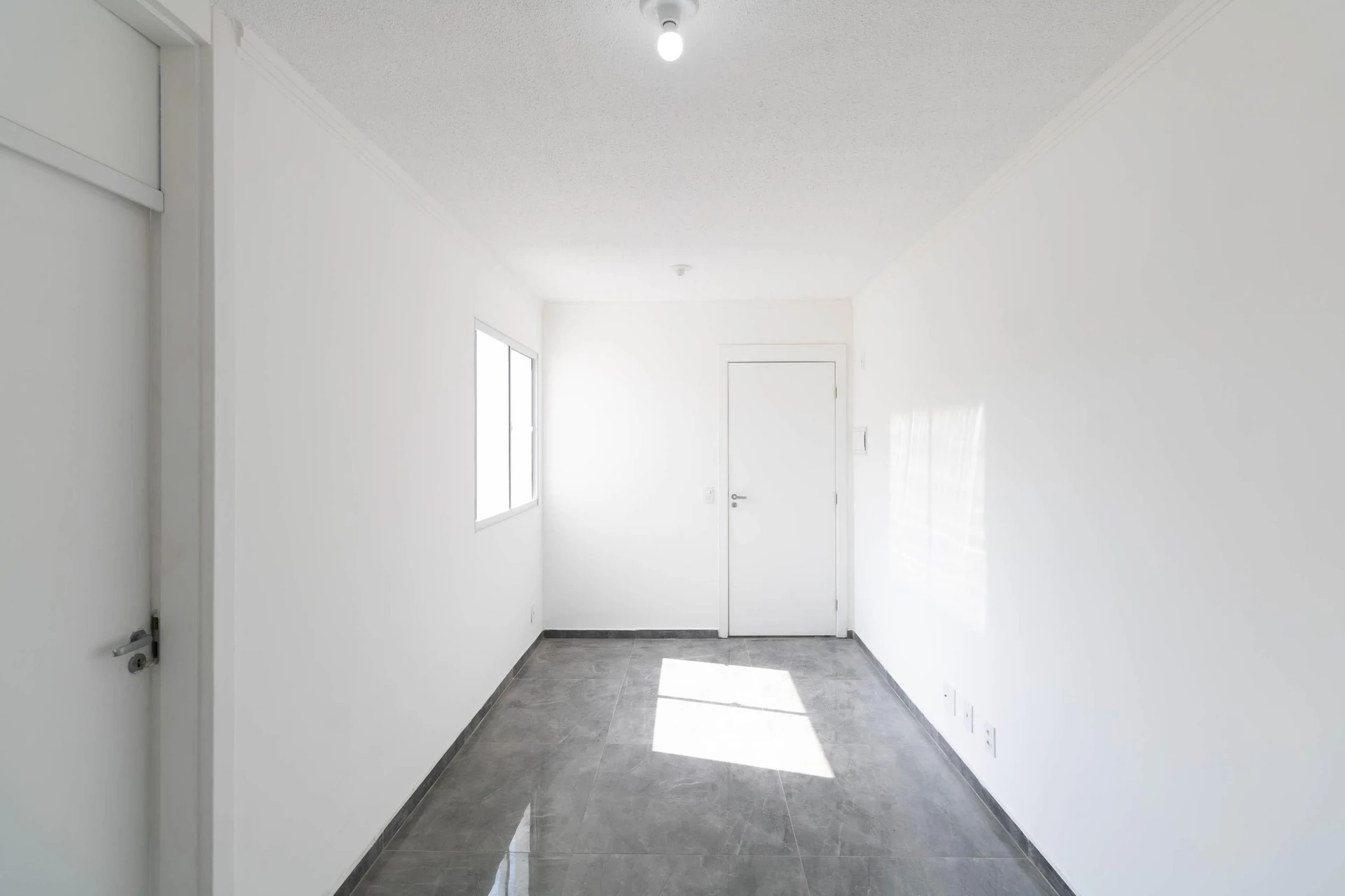 2-bedroom apartment with 1 bathroom and no parking — photo 33