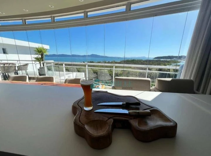 Furnished penthouse 318 m² with 4 en-suite rooms and 2 spots