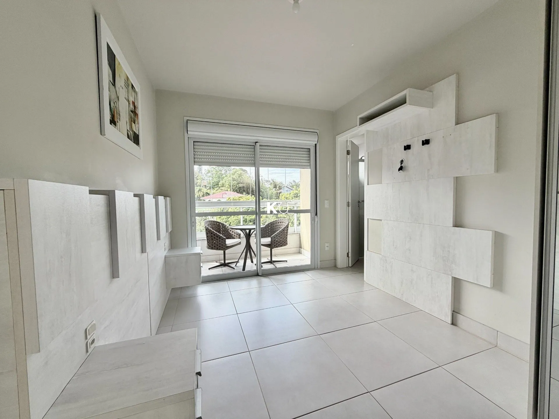Furnished apartment, 111 m², with a water view — photo 4