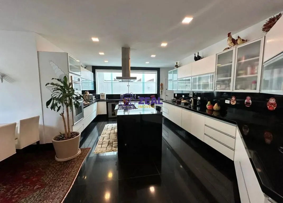 House with enclosed balcony and built-in grill — photo 10
