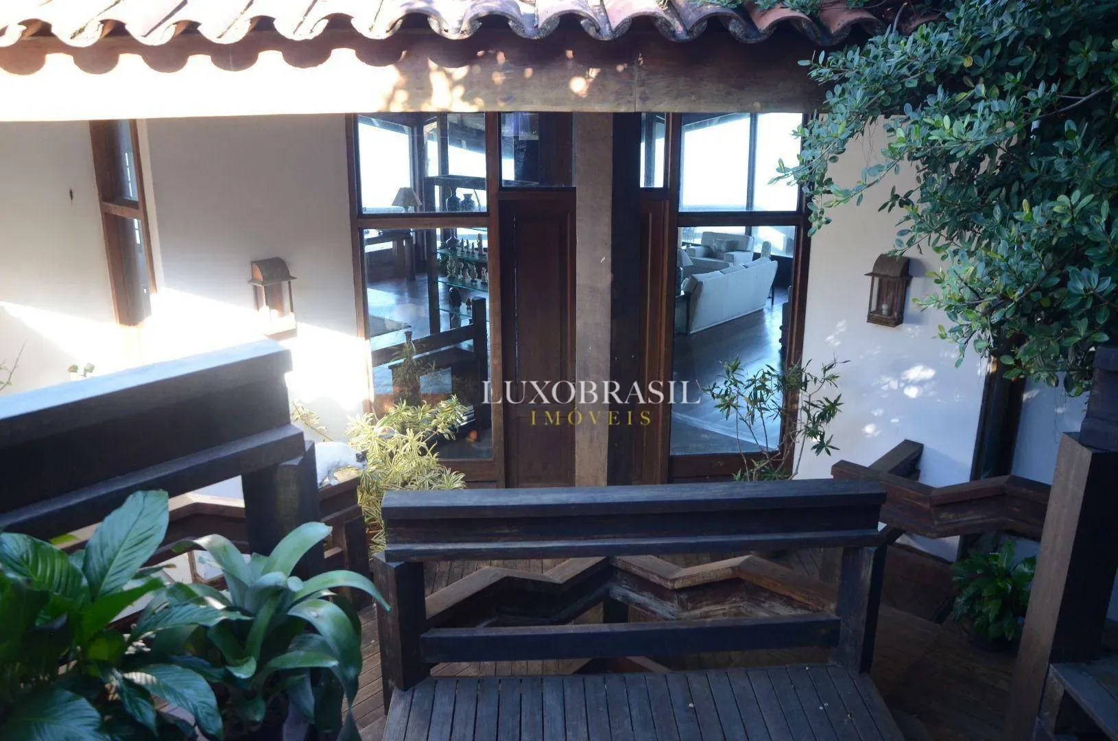 800 m² house with 5 bedrooms and 5 bathrooms — photo 48
