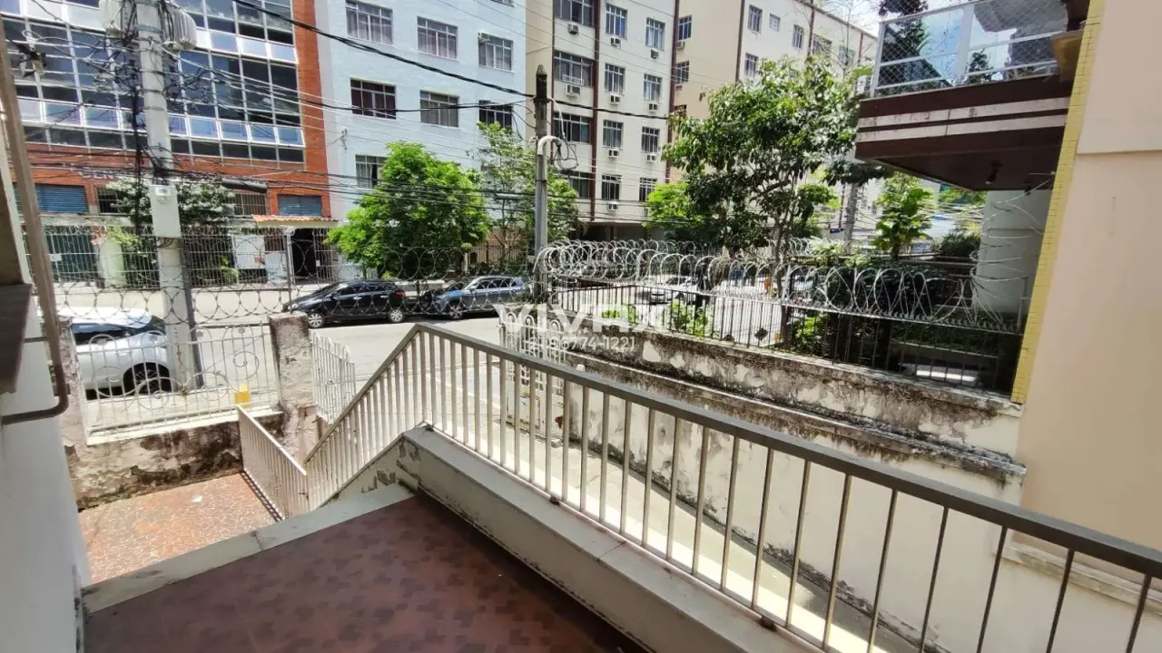 House with 5 bedrooms and 5 bathrooms needs renovation — photo 18