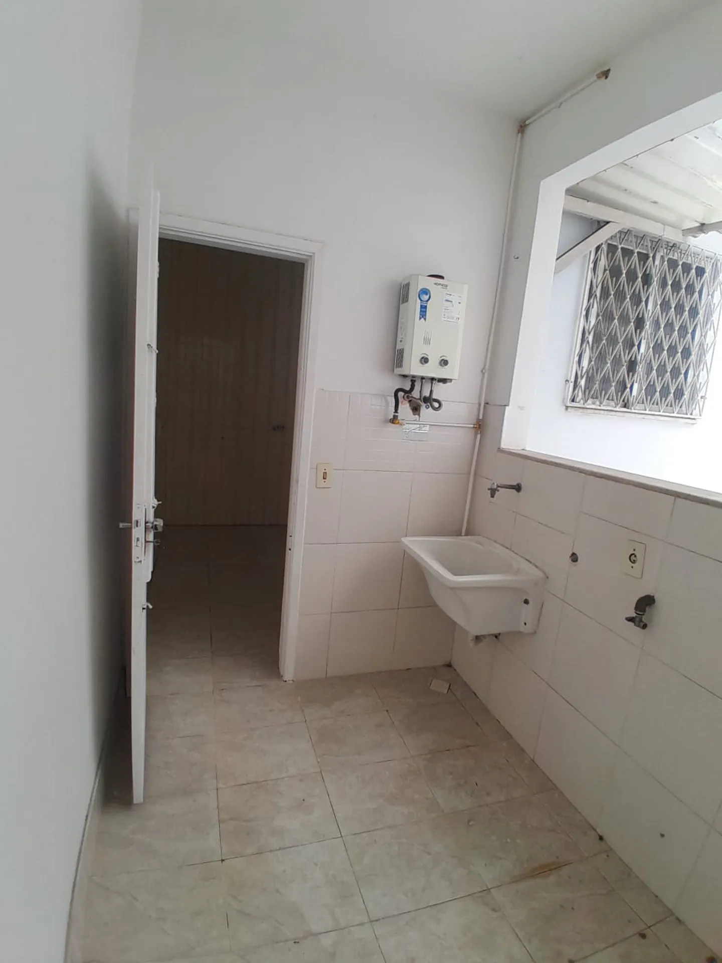 Apartamento de 3 quartos com armários planejados na cozinha — photo 21
