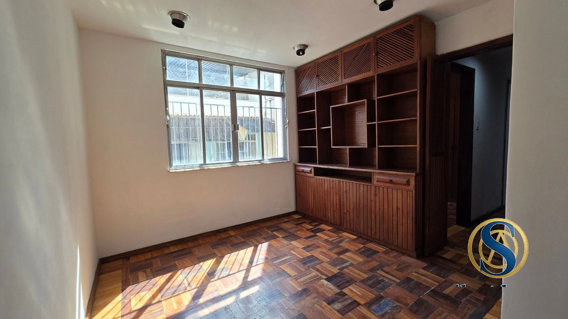 Wood or laminate floors in a 2-bedroom apartment, 40 m² — photo 7