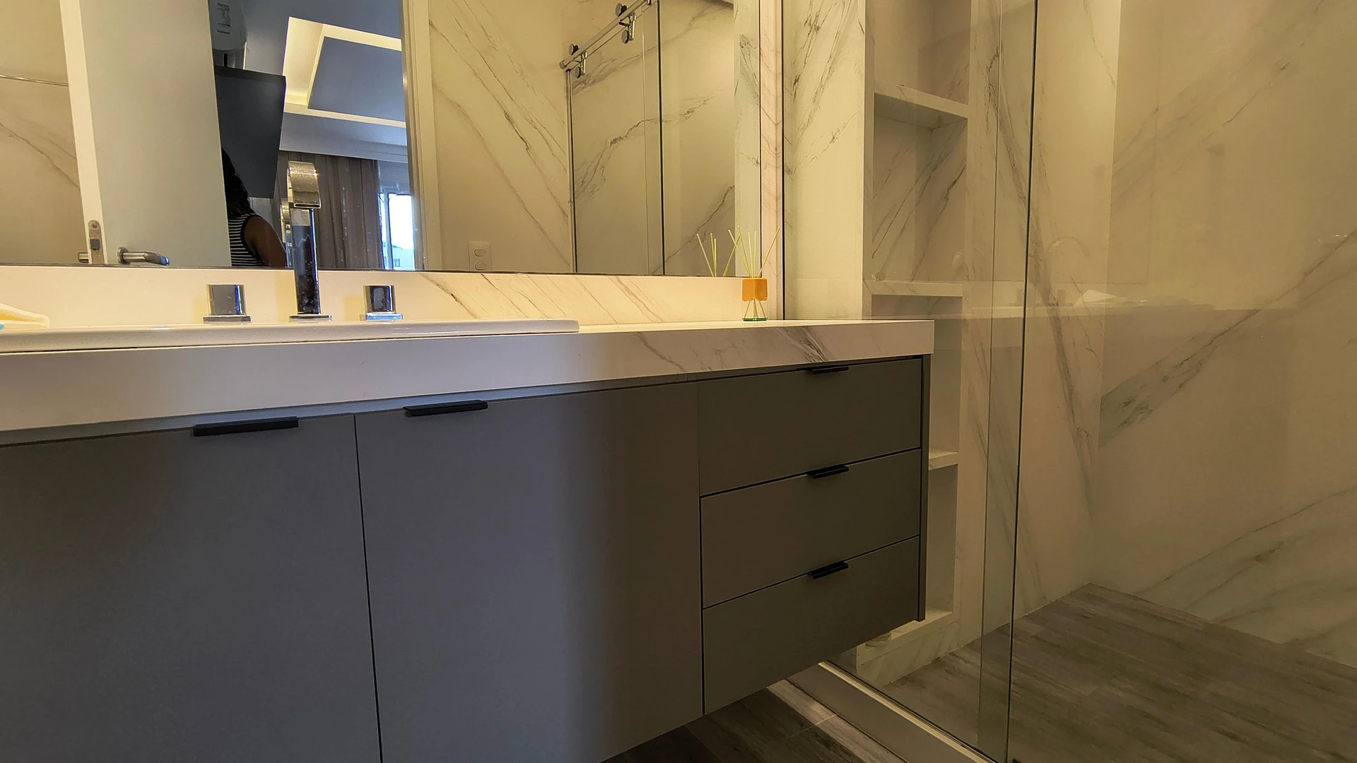 2-bedroom apartment with an enclosed, floor-to-ceiling balcony — photo 33