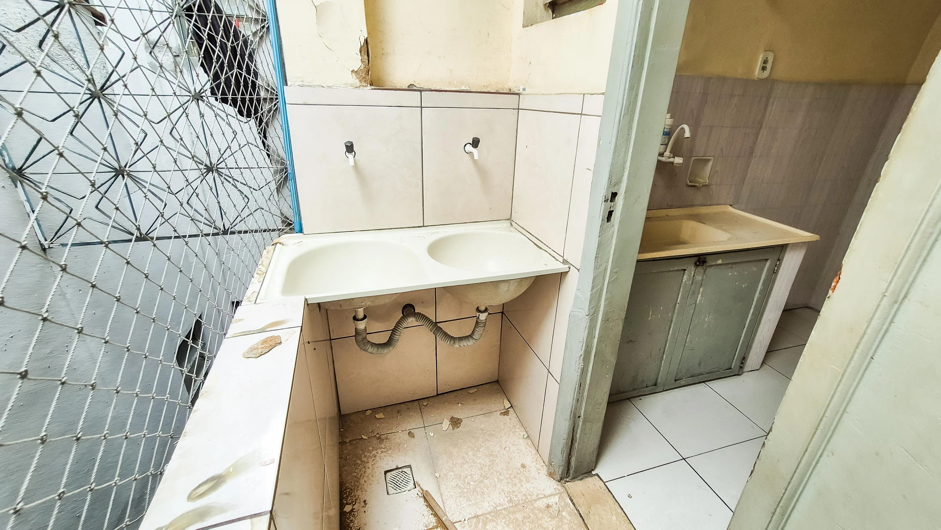 Apartment with no parking, 2 bedrooms and 1 bathroom — photo 33