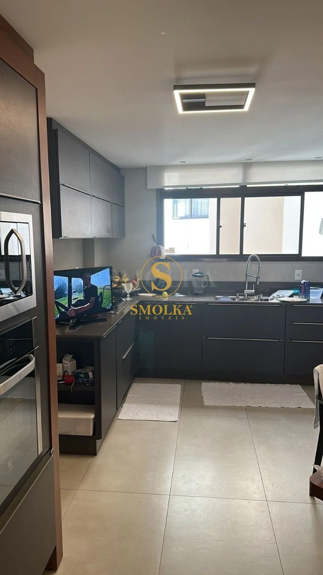 Furnished apartment with private BBQ and garden