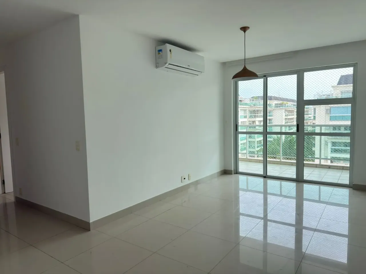 3-bedroom apartment in a building with a gym
