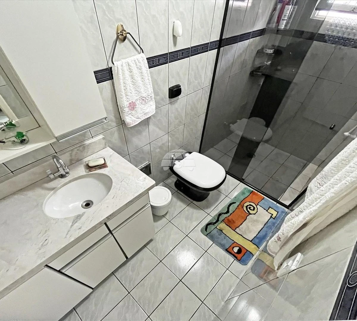 Balcony with a grill in a one-bedroom house, 40 m² — photo 6