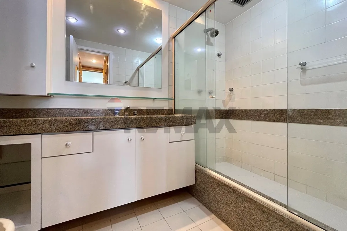 Duplex penthouse with 3 en-suite bedrooms and 200 m² — photo 46
