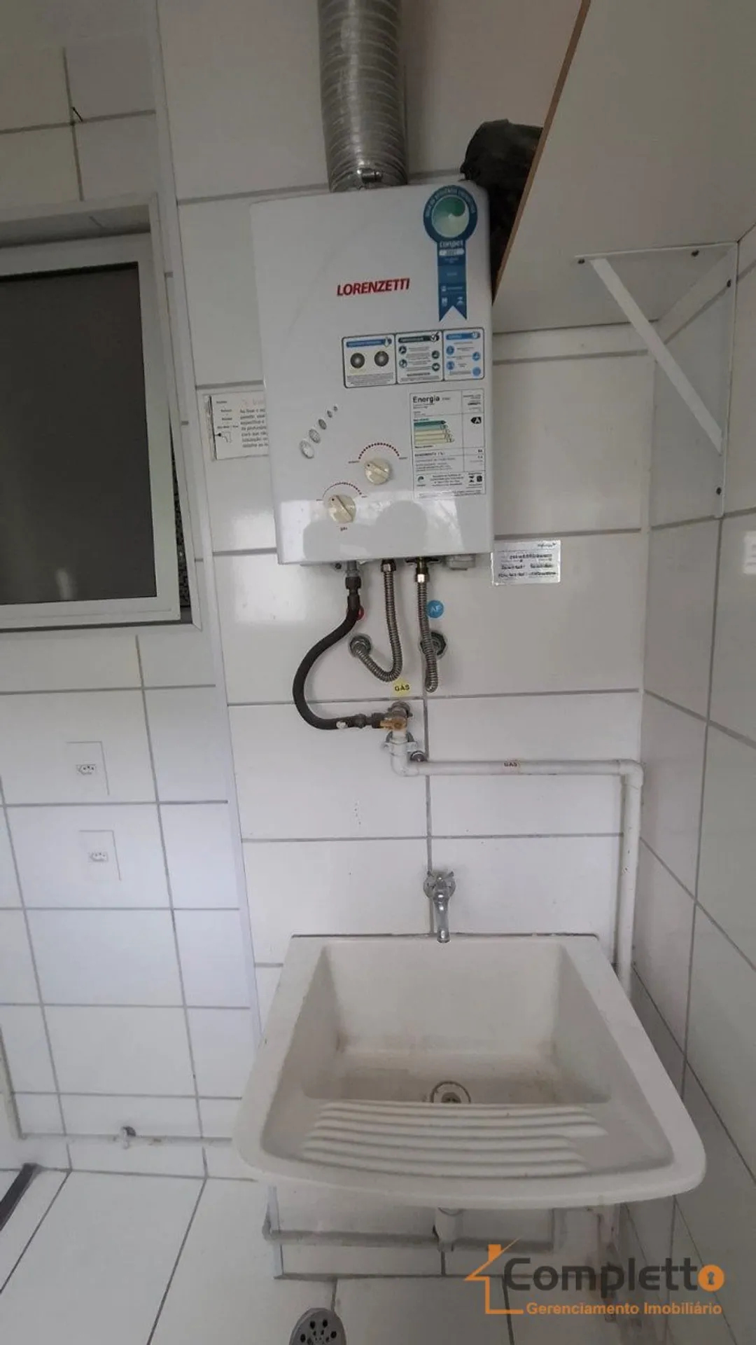 2-bedroom apartment in a building with a gym — photo 9