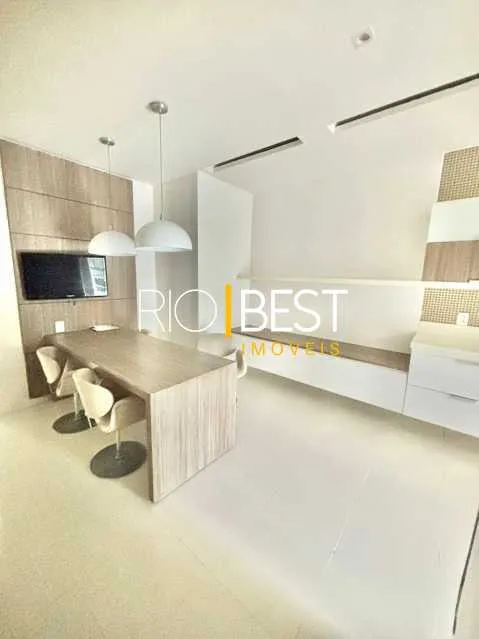 Apartment with 4 bedrooms and a glassed-in balcony — photo 27