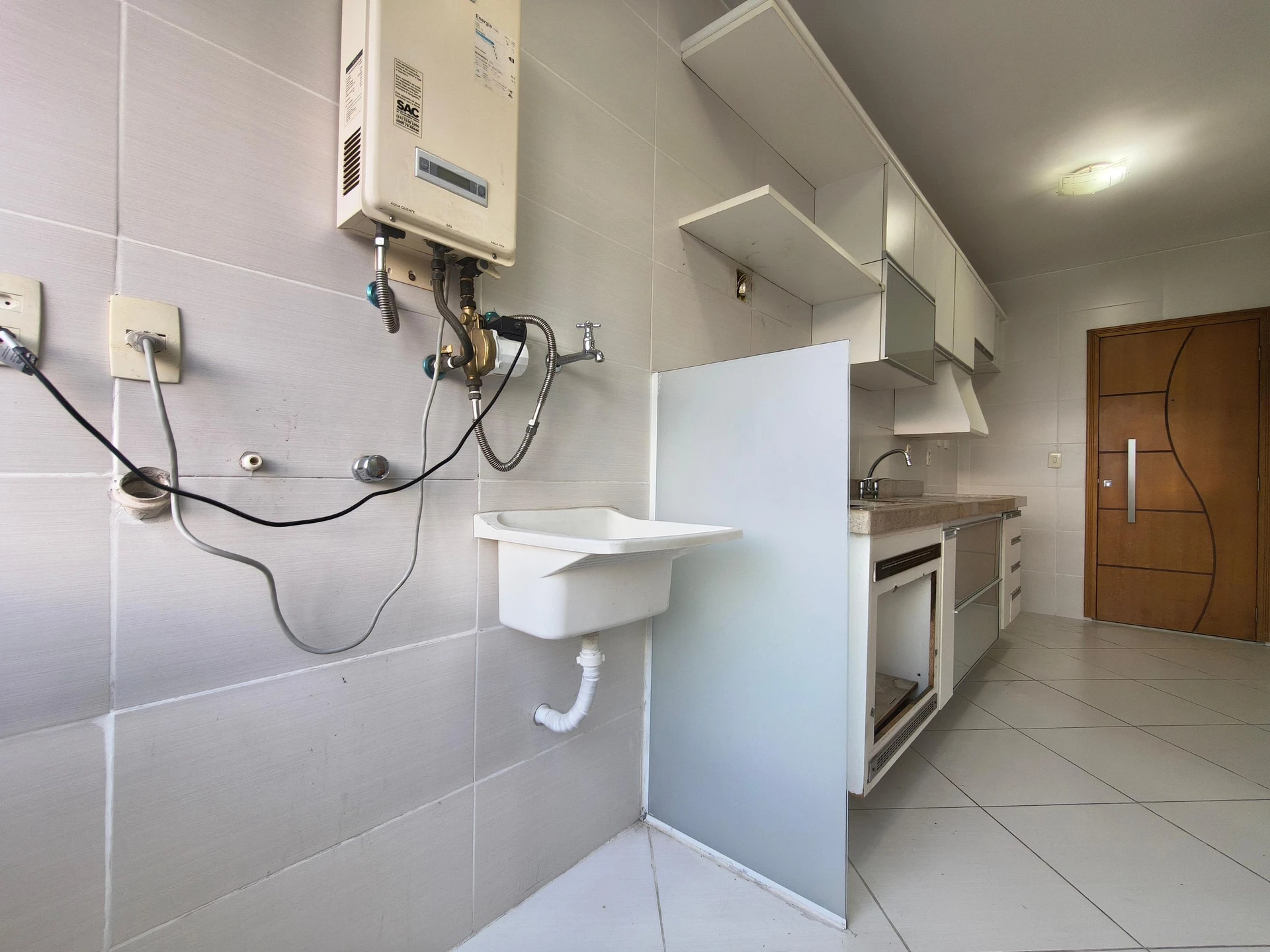 Mountain view in a 2-bedroom apartment, 60 m² — photo 11