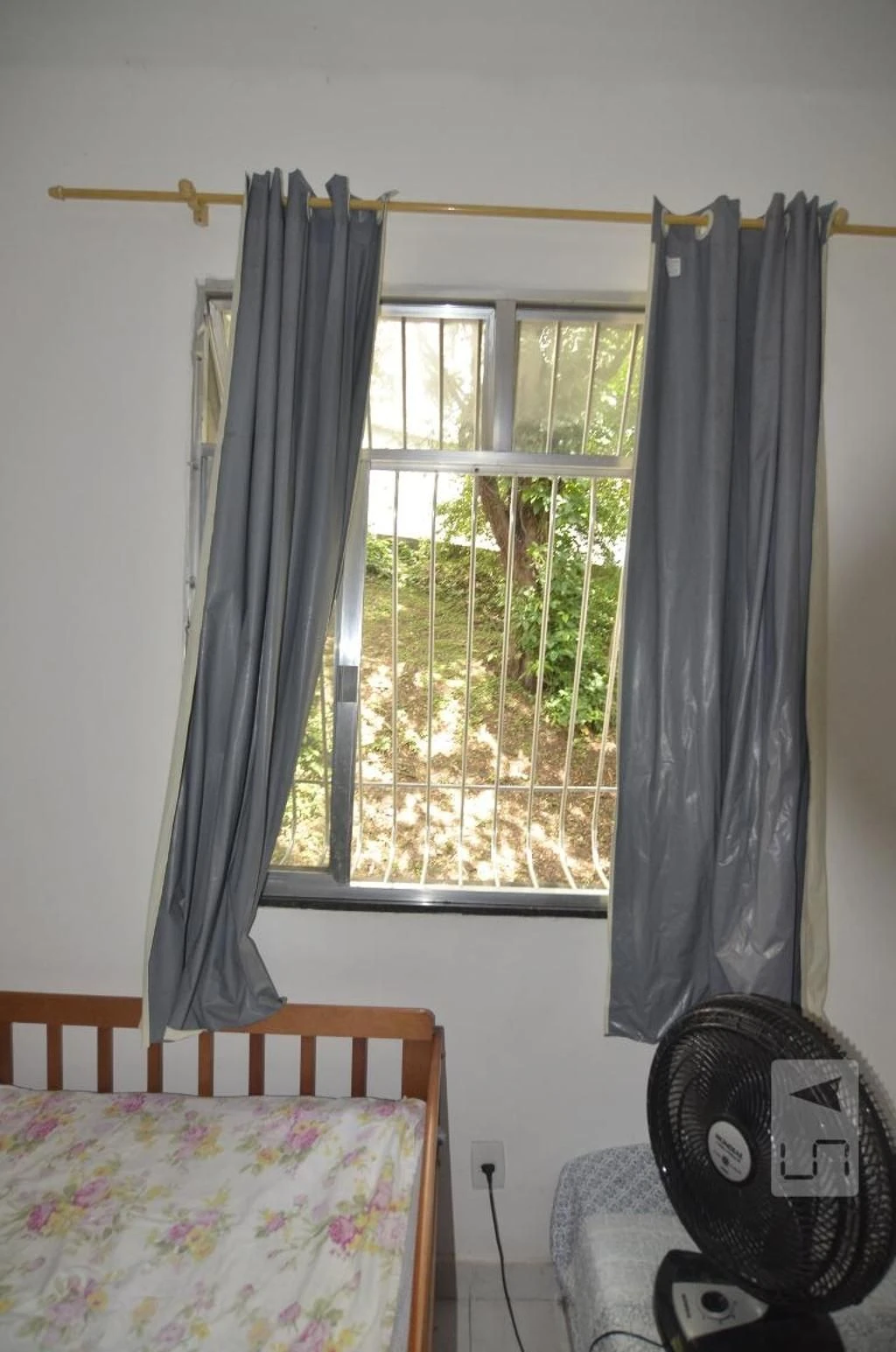 Furnished 1-bedroom apartment with a gas stove kitchen — photo 11