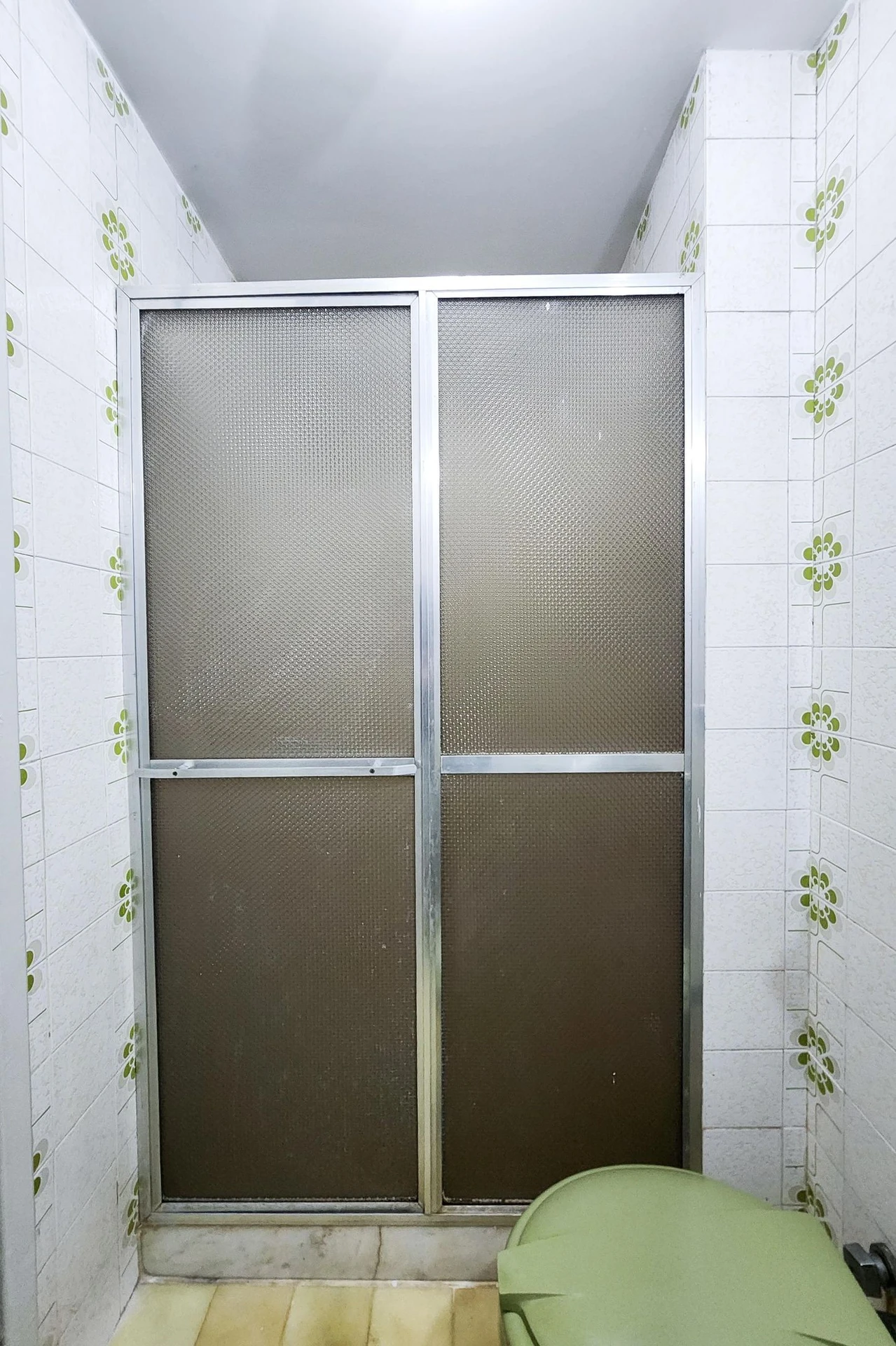 2-bedroom apartment in a building with a pool — photo 44