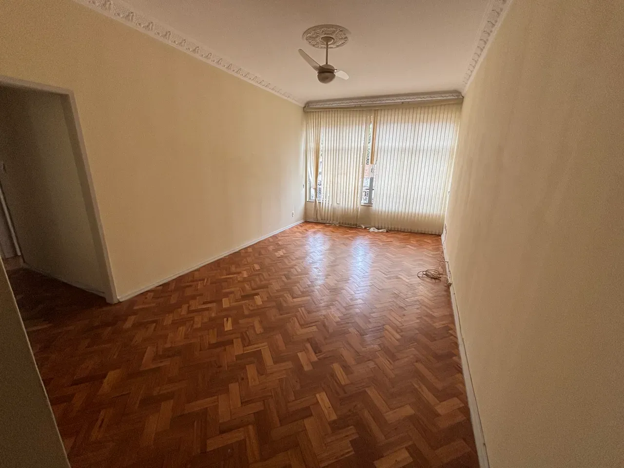 Wood or laminate floors in a 3-bedroom apartment, 100 m² — photo 11