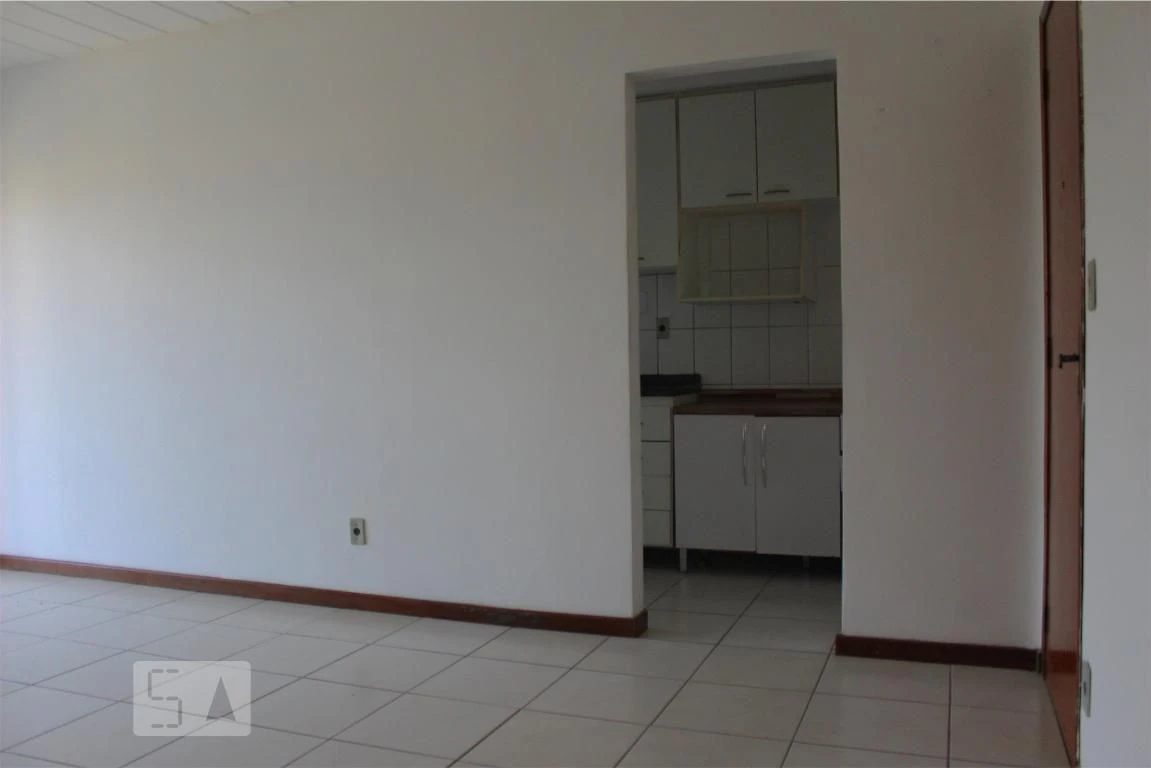 2-bedroom apartment with a balcony and shared pool — photo 2