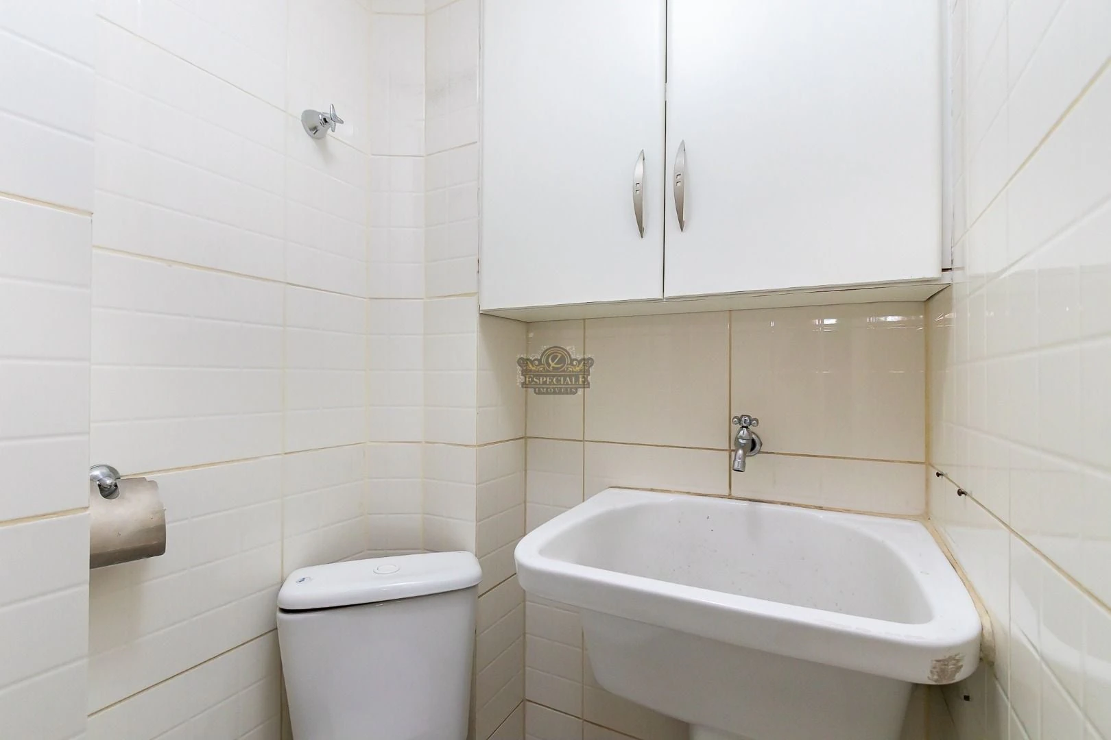 Wood or laminate floors in a 3-bedroom apartment, 86 m² — photo 5