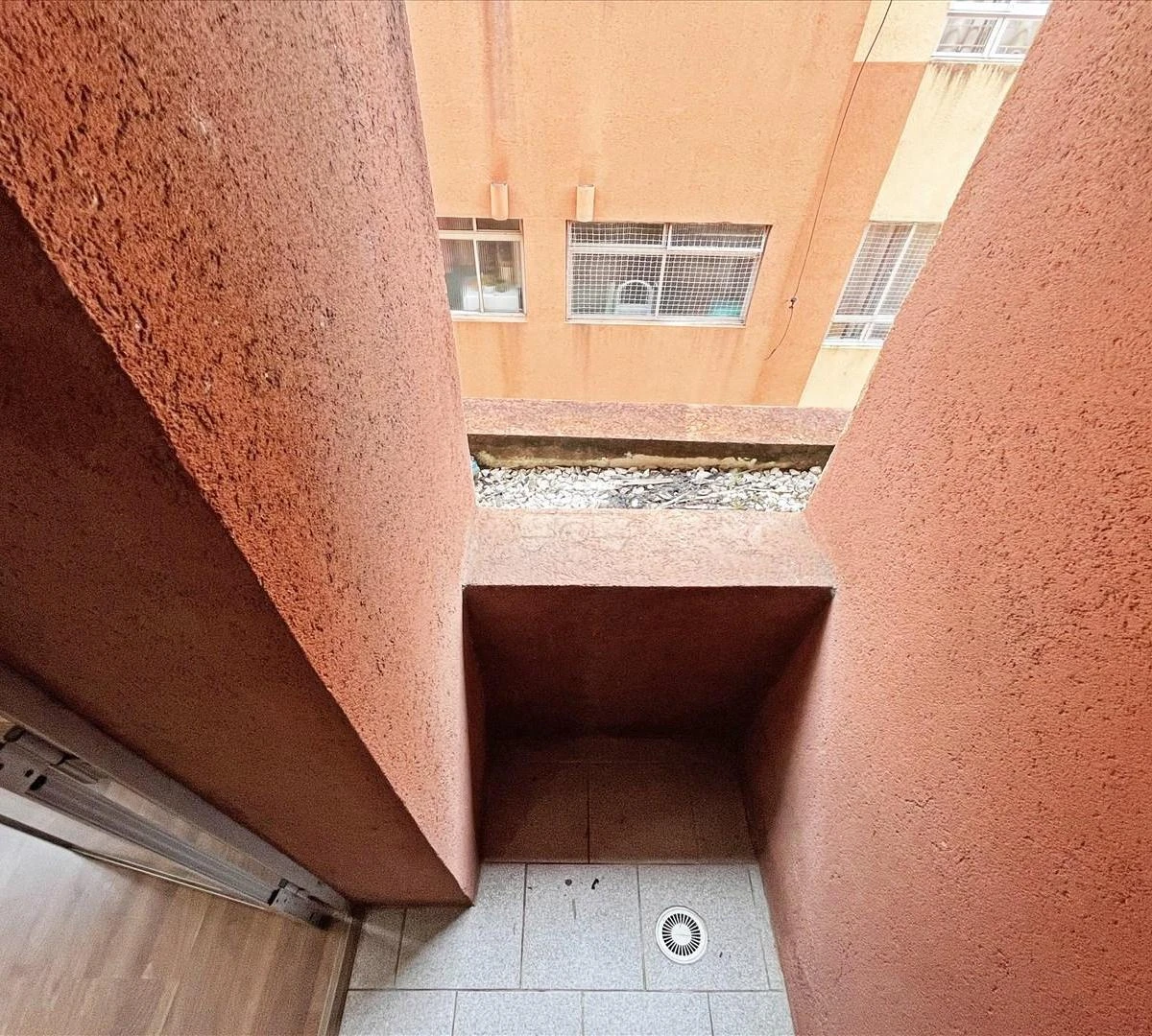 Квартира з 3 спальнями та дерев'яною підлогою або ламінатом — photo 21