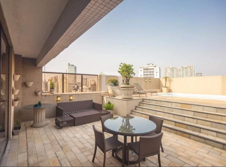 629 m² apartment with 4 en-suite bedrooms and terrace