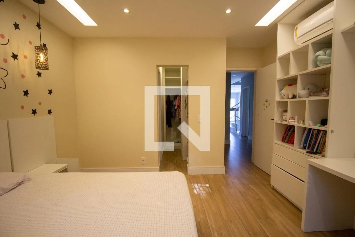 4-bedroom house with a bathtub in Rio de Janeiro — photo 16