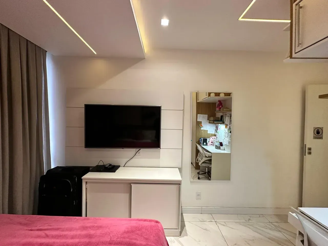 Furnished 250 m² apartment with 4 bedrooms and 5 bathrooms — photo 17