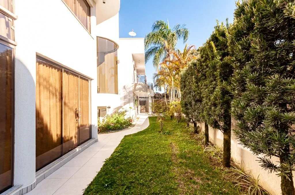 Furnished house with 4 bedrooms across 1167 m² and 8 spots — photo 118