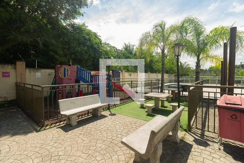 2-bedroom apartment in a building with a pool — photo 45