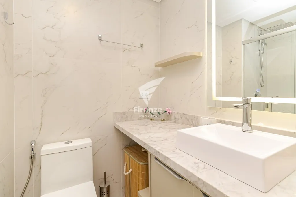 Apartamento mobiliado com cozinha integrada e varanda fechada — photo 25