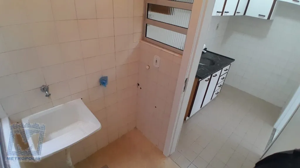 2-bedroom apartment with a closed kitchen and gas stove — photo 9