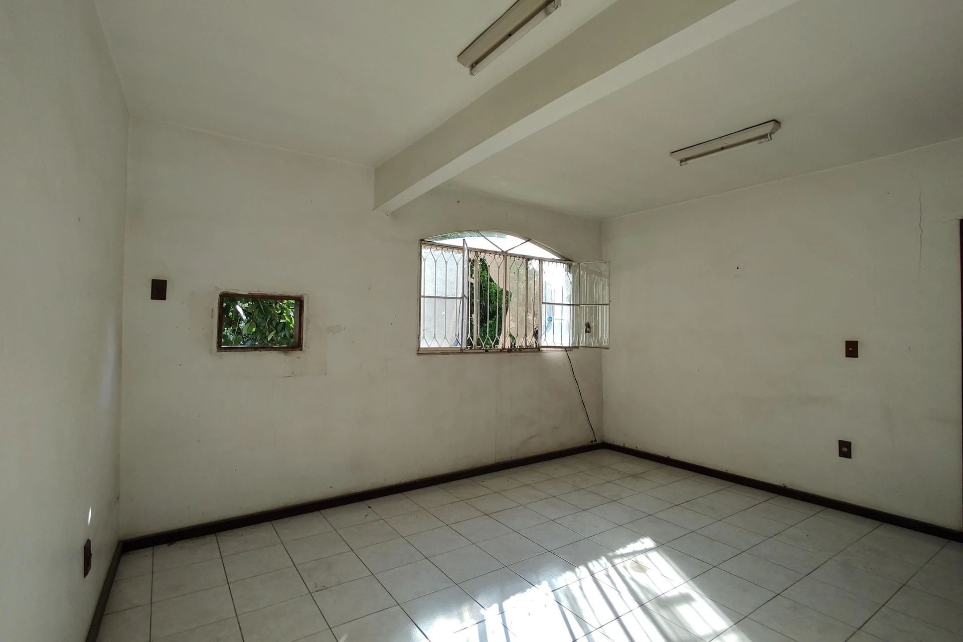 Unfurnished house with 4 bedrooms and private garden — photo 27
