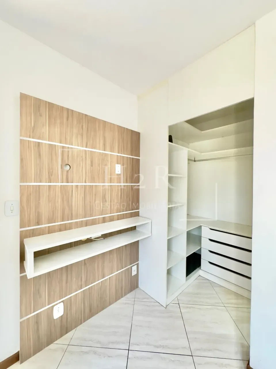 Furnished 3-bedroom apartment with balcony — photo 10