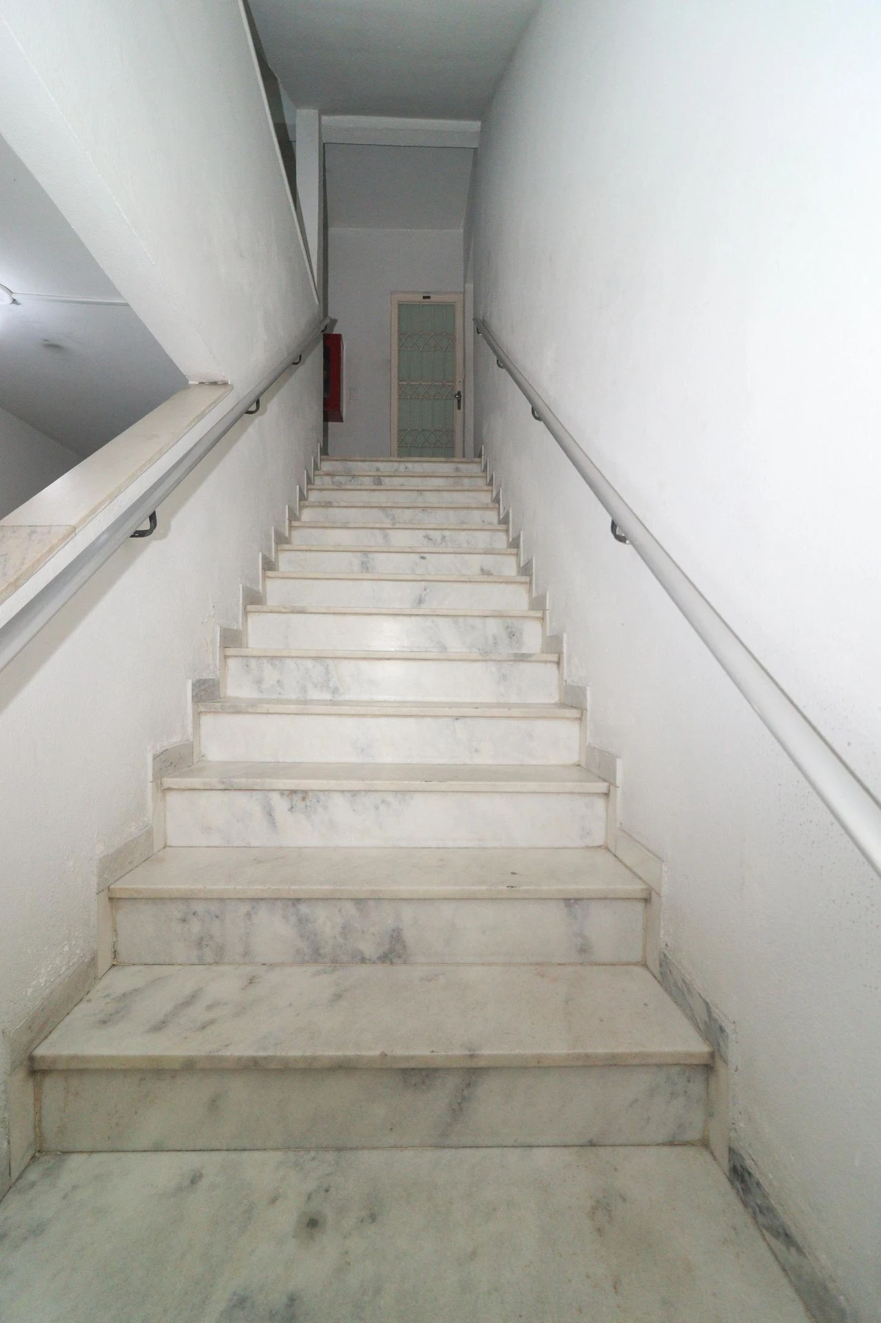 Apartment with a gas stove kitchen and 2 bedrooms